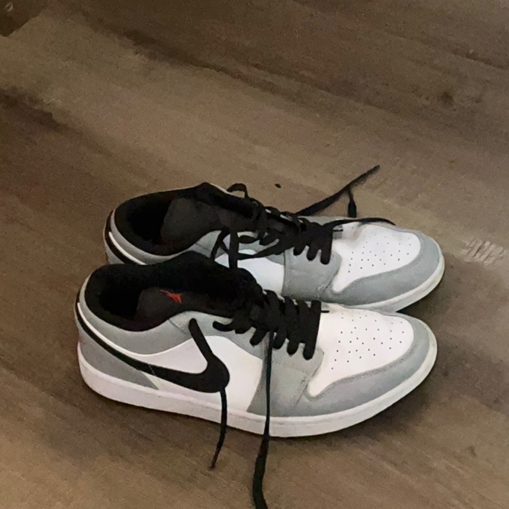 Nike Men's Gray and White Sneakers